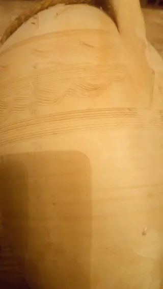 Botija antigua de barro