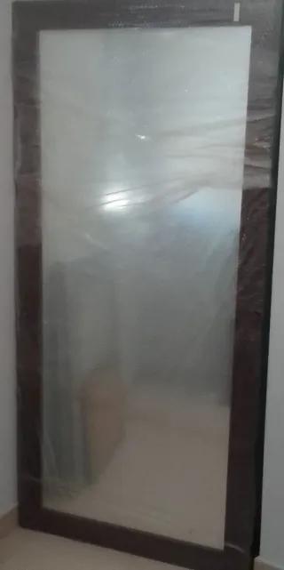 Mesa centro/comedor + 4 sillas + aparador