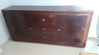 Mesa centro/comedor + 4 sillas + aparador