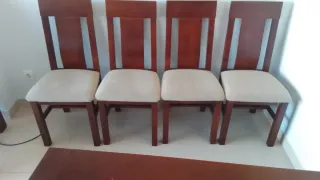 Mesa centro/comedor + 4 sillas + aparador