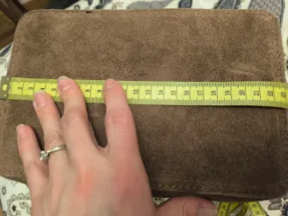 Bolso tipo cubo serraje taupe