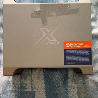 Nox esterno Akitio QuadX