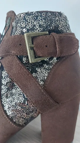 Botines marrones con lentejuelas doradas