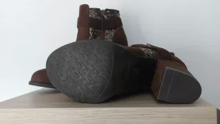 Botines marrones con lentejuelas doradas