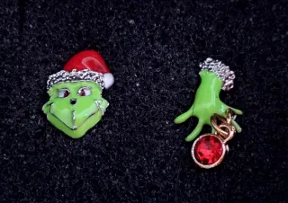 Pendientes Grinch de acero quirúrgico (NUEVOS!)