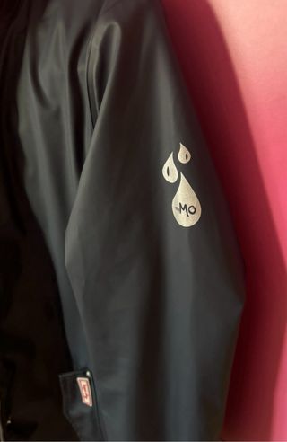 Chaqueta impermeable azul marino