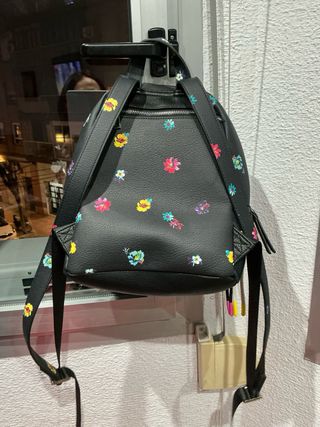 Mochila Desigual negra con flores multicolor