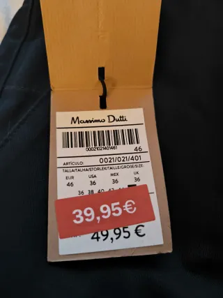 Pantalón Massimo Dutti oscuro.