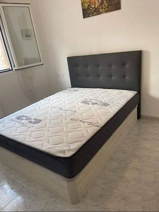 Cama individual con cabecero gris