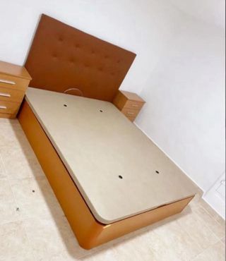 Cama individual con cabecero gris