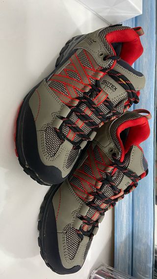 Botas Montaña Regatta Isotex Waterproof verde/Rojo