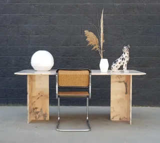 Mesa salon mármol rosa. Vintage, 70s.