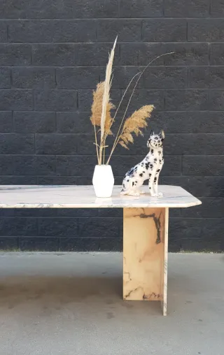 Mesa salon mármol rosa. Vintage, 70s.