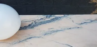 Mesa salon mármol rosa. Vintage, 70s.