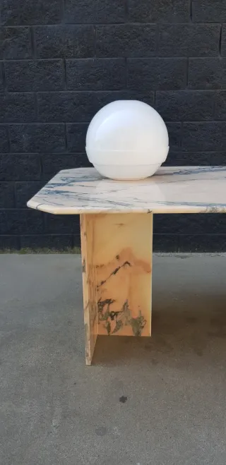 Mesa salon mármol rosa. Vintage, 70s.