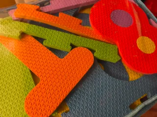 Puzzle de suelo infantil letras y números