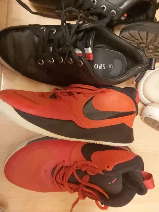 Zapatos negros y rojos