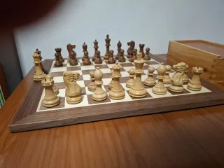 Conjunto de Ajedrez Profesional Tablero y Piezas.