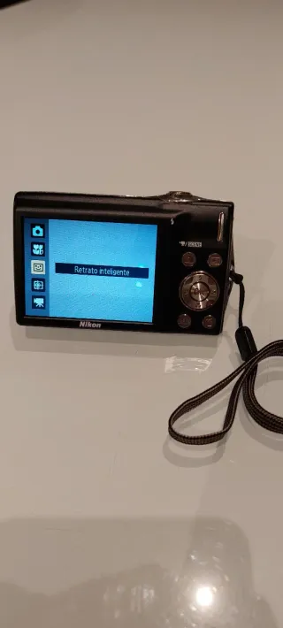 Cámara Digital Nikon Coolpix S3000 Plata