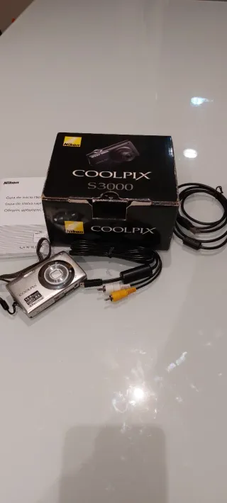 Cámara Digital Nikon Coolpix S3000 Plata