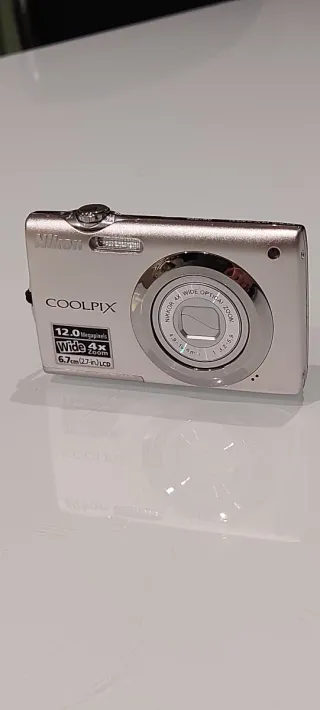Cámara Digital Nikon Coolpix S3000 Plata