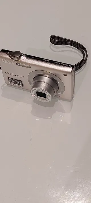 Cámara Digital Nikon Coolpix S3000 Plata