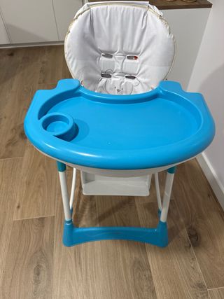 Trona de bebé azul y blanca