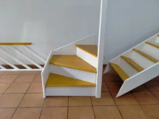 Escalera de madera espiral nueva