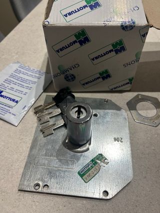 Cerradura Mottura con tres llaves