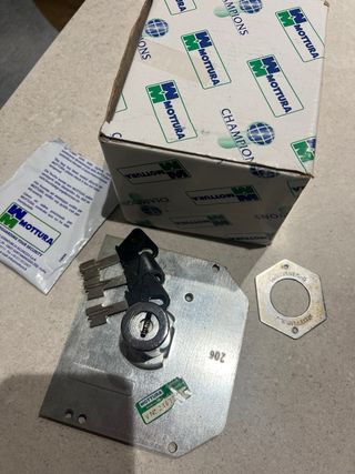 Cerradura Mottura con tres llaves