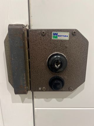 Cerradura Mottura con tres llaves