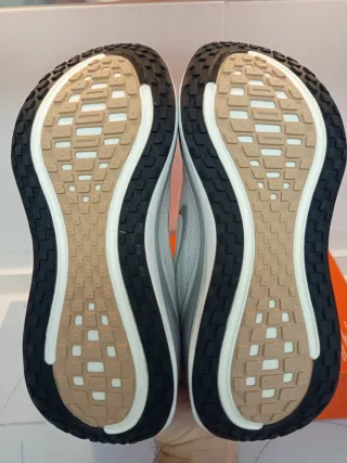 Nike Vomero Plus T40