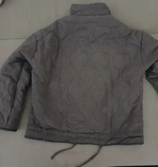 Chaqueta acolchada gris  estilo Zara