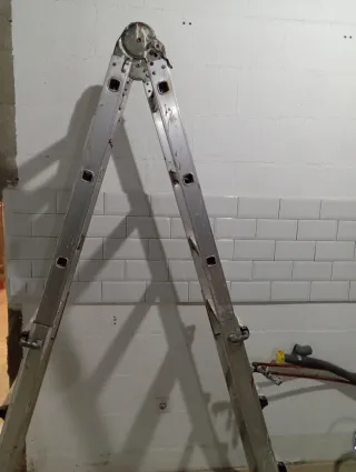 Escalera aluminio plegable multiusos