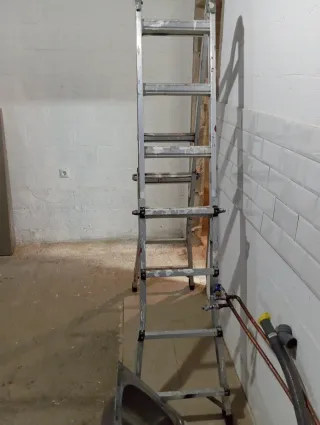 Escalera aluminio plegable multiusos