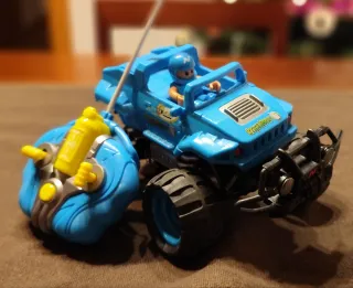 Coche teledirigido azul con mando