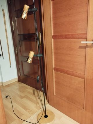 Lámpara de pie metal y madera