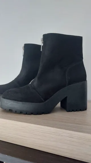 Botines negros con cremallera y plataforma
