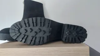 Botines negros con cremallera y plataforma