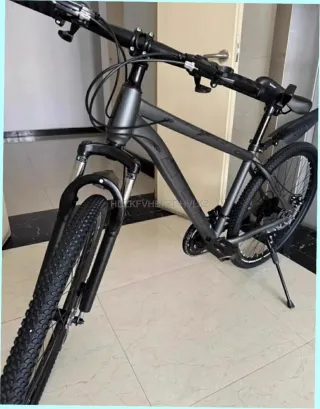 Bicicleta de montaña negra