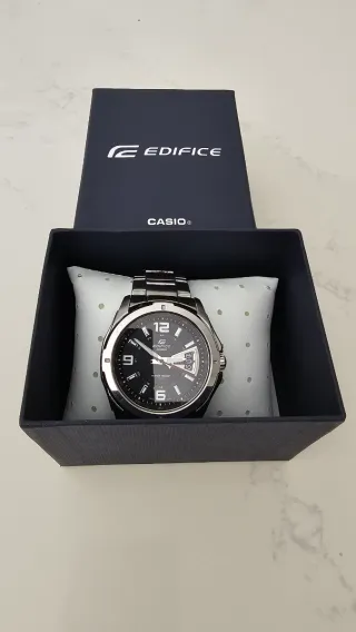 Reloj Casio Edifice Negro y Plateado