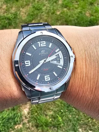 Reloj Casio Edifice Negro y Plateado