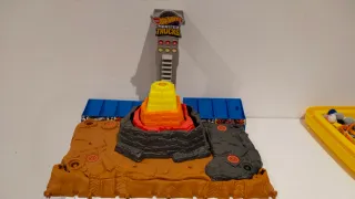 Pista Hot Wheels Monster Trucks Volcán