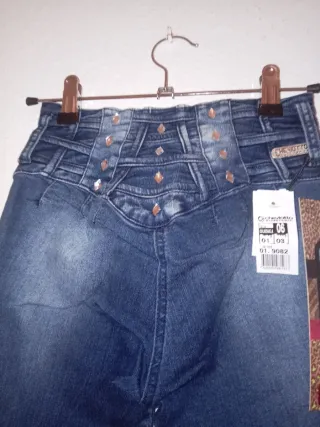 Conjunto colombiano,Chaleco y Pantalón