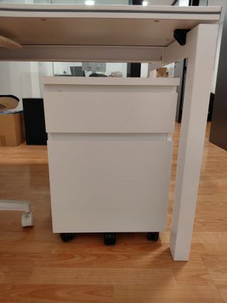Cajonera blanca de oficina con ruedas