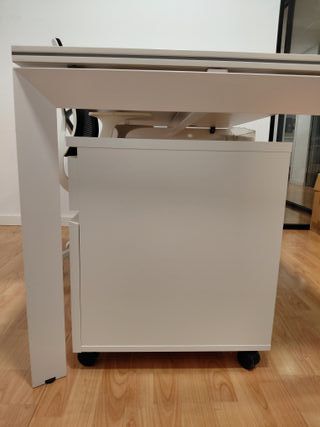 Cajonera blanca de oficina con ruedas