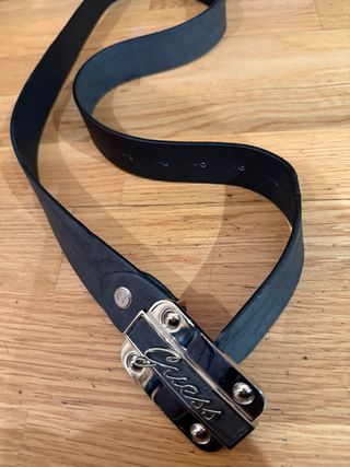 Cinturón Guess Negro y Plateado