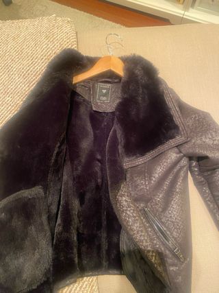 Chaquetón pelo negro Guess