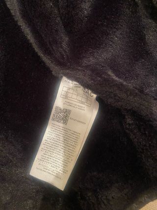 Chaquetón pelo negro Guess