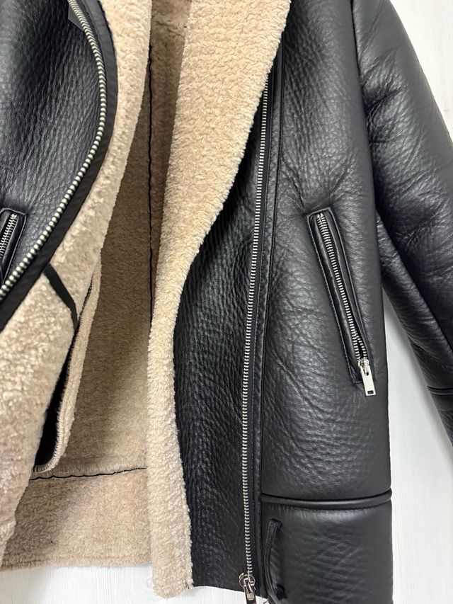 Cazadora doble faz Stradivarius Negra/Beige